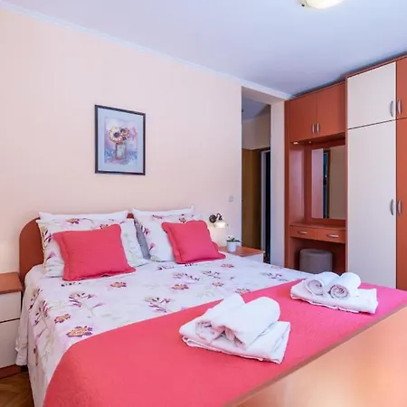 Willa Dadic By Guide *