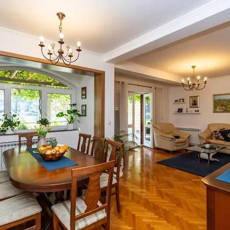 Willa Dadic By Guide *